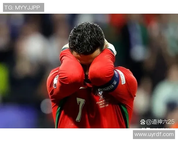 足球巨星拼尽全力仍功亏一篑无缘冠军引发球迷唏嘘