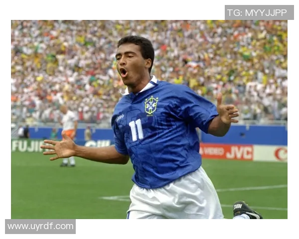 身披一号球衣的足球传奇人物们的辉煌历程与影响力解析 身披一号球衣的足球传奇人物们的辉煌历程与影响力解析